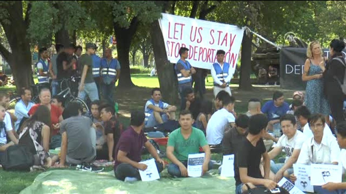 Avusturya\'daki Afganistanlı Sığınmacıların Oturma Eylemi Sürüyor