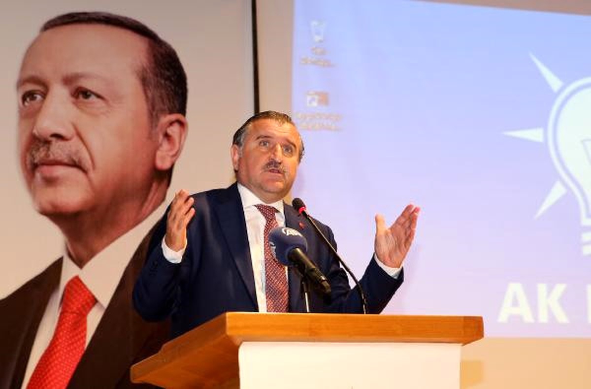 Bakan Bak: Asla Diz Çökmeyen Türkiye İstiyoruz