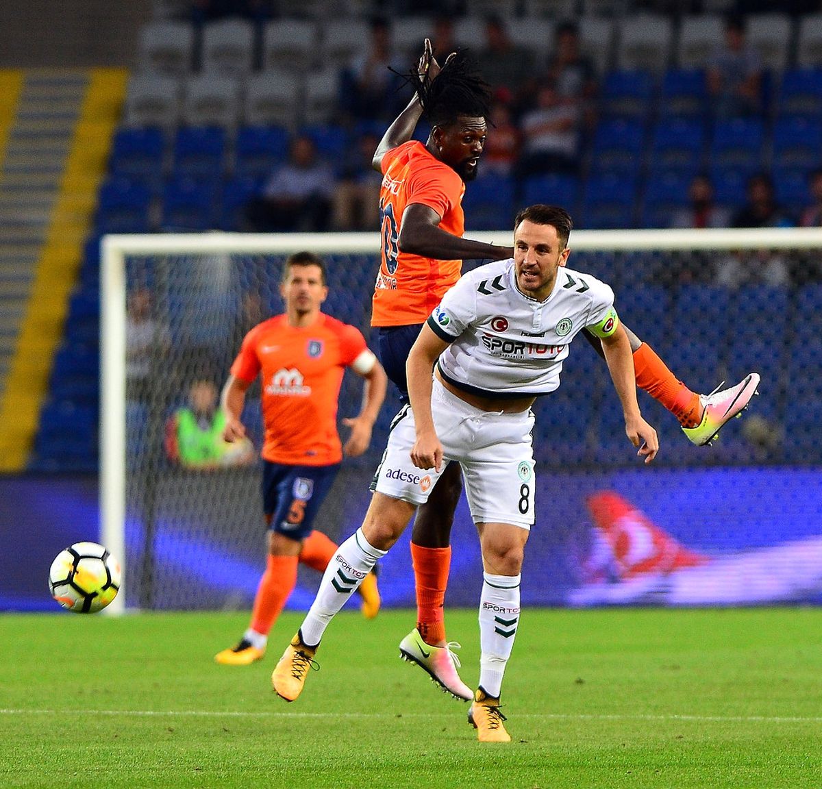 Başakşehir-Konya Maçında Tribünler Boş Kaldı