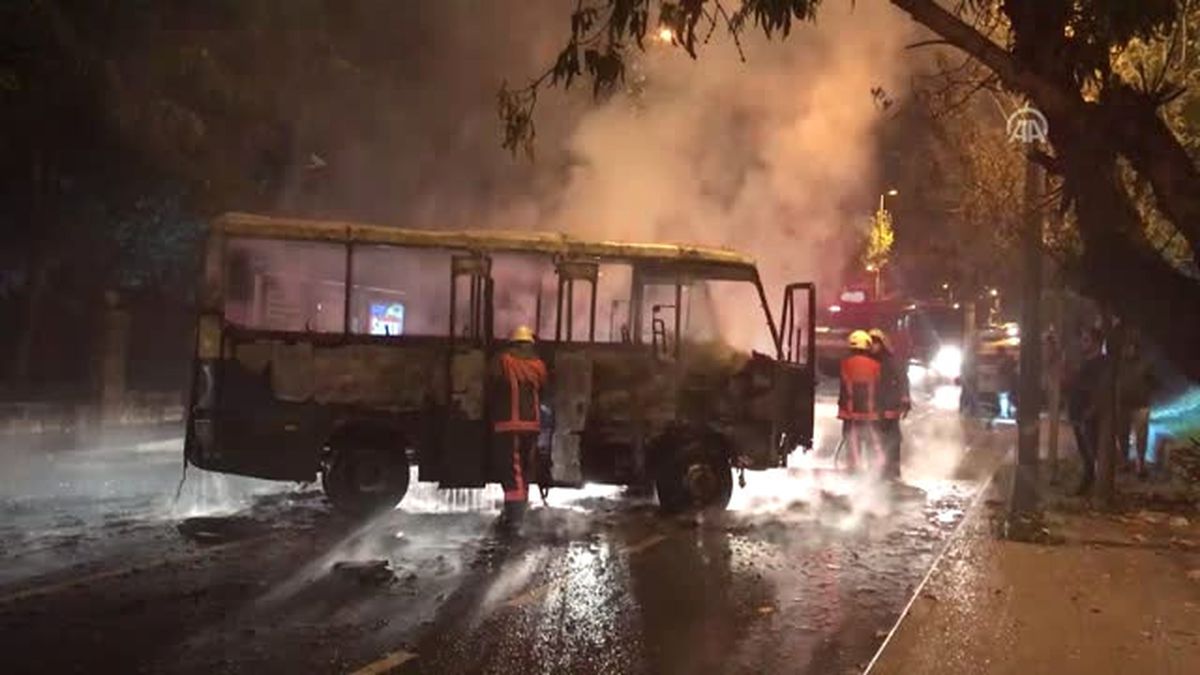 Beşiktaş\'ta Minibüs Yangını