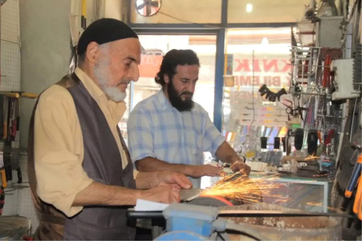 Bu Sefer Tersi Oldu, Baba Oğlundan Meslek Öğrendi