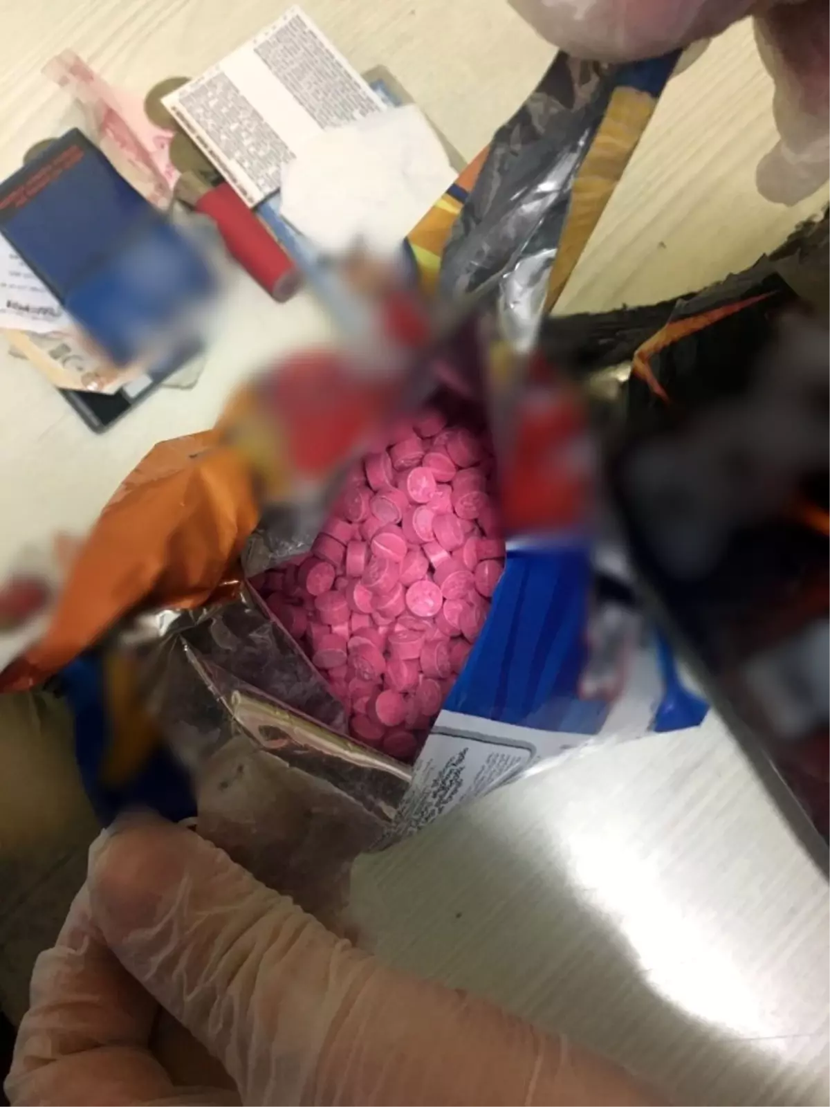 Elindeki Cips Paketinden 2 Bin 800 Uyuşturucu Hap Çıktı