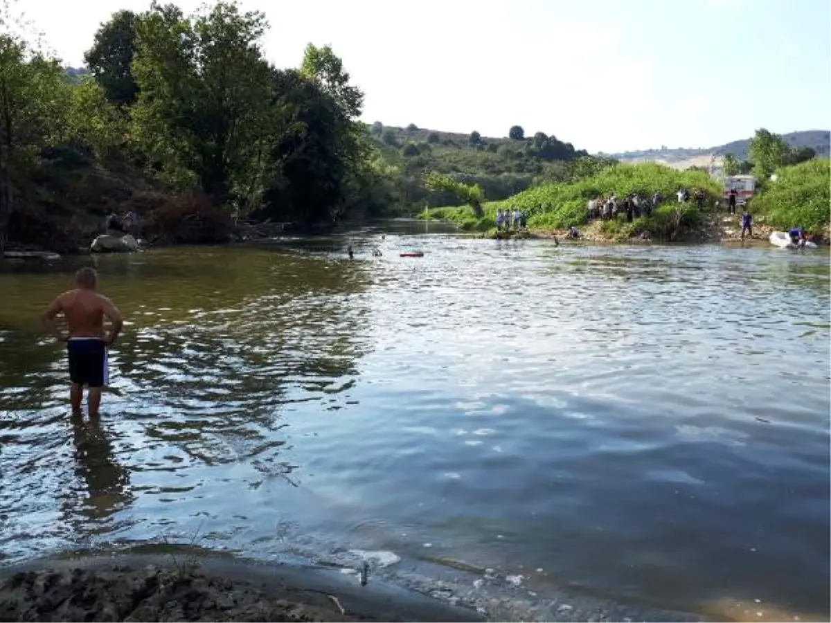 Fındık İşçisi Serinlemek İçin Girdiği Melen Çayı\'nda Kayboldu