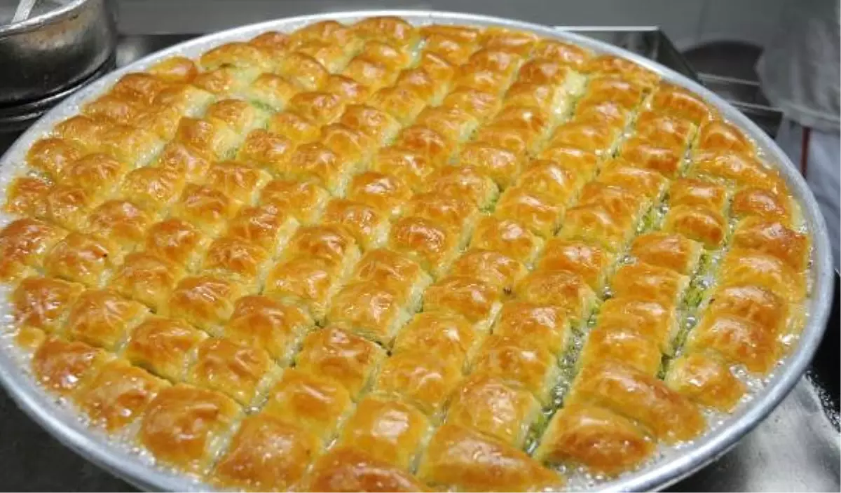 Gaziantep\'te Baklavacıların Bayram Mesaisi