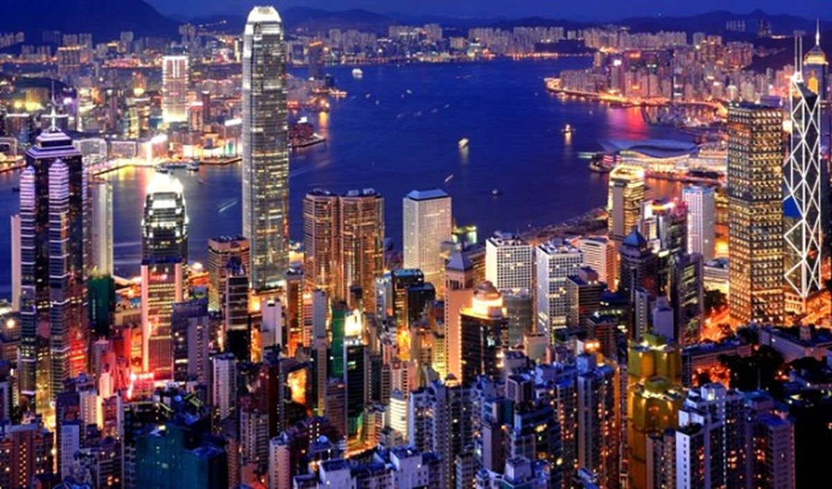 Hong Kong\'da Siyasi Gerilim Yükseliyor