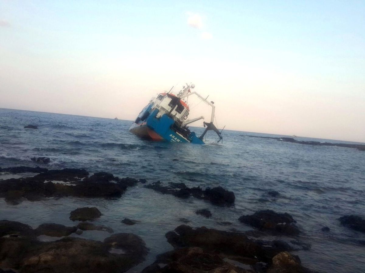 İskenderun Körfezi\'nde Karaya Oturan Gemi