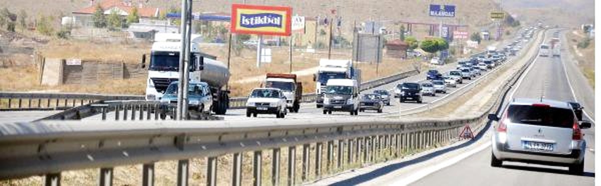 Kırıkkale Geçişinde Kurban Bayramı Öncesi Trafik Yoğunluğu