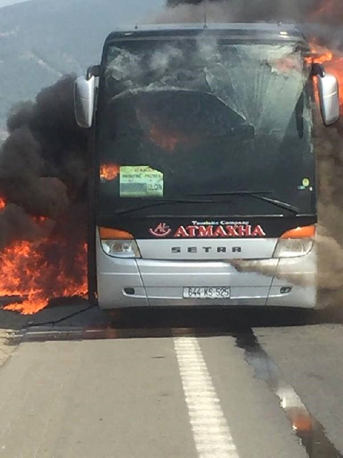 Kosova\'da Tatilcileri Taşıyan Otobüs Tamamen Yandı