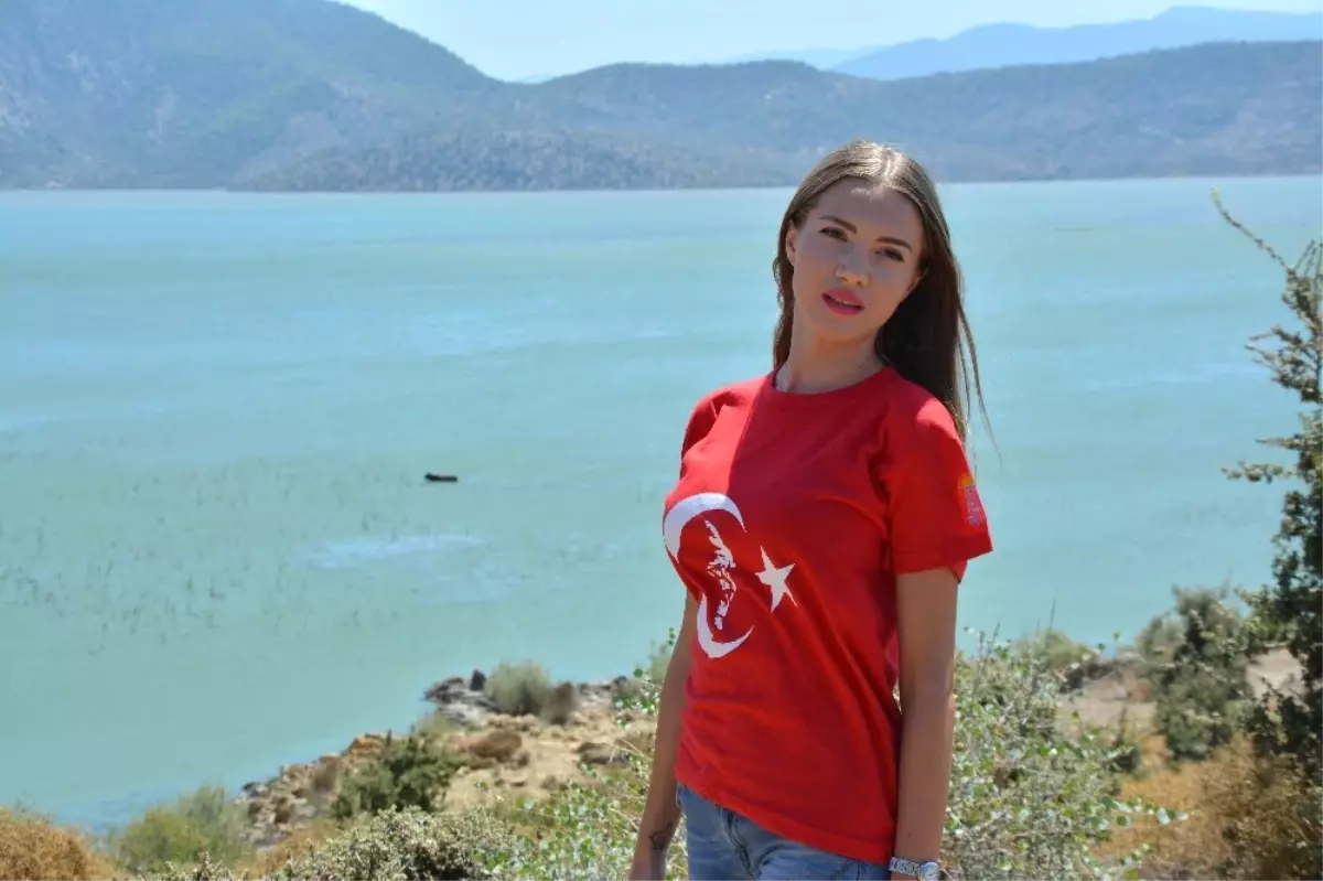 Otilia, Yılanbalığının Lezzetine ve Bafa Gölü\'ne Hayran Kaldı