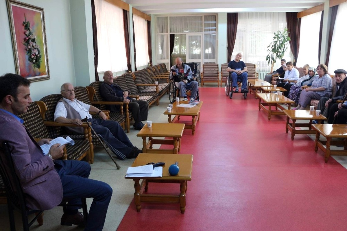 Şiirleriyle Huzurevindekilere Huzur Veriyor