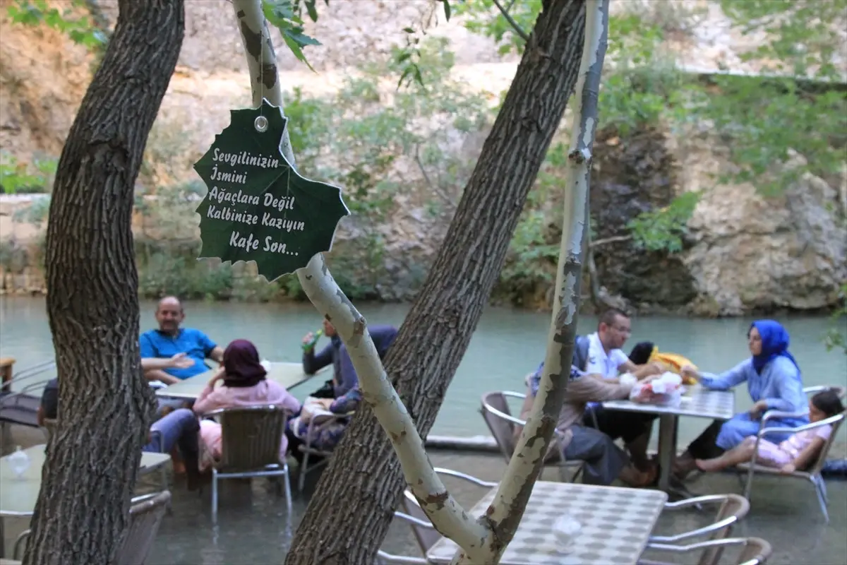 Sıra Dışı Kafe" Ziyaretçilerini Bekliyor