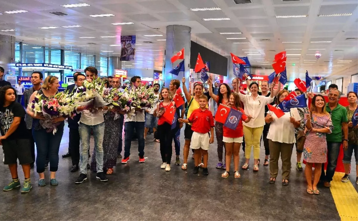 Sualtı Hokeyi Milli Takımı İstanbul\'a Geldi