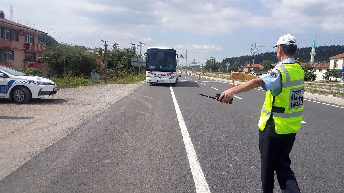 Sürücülere Düzce Polisi Nefes Aldırdı