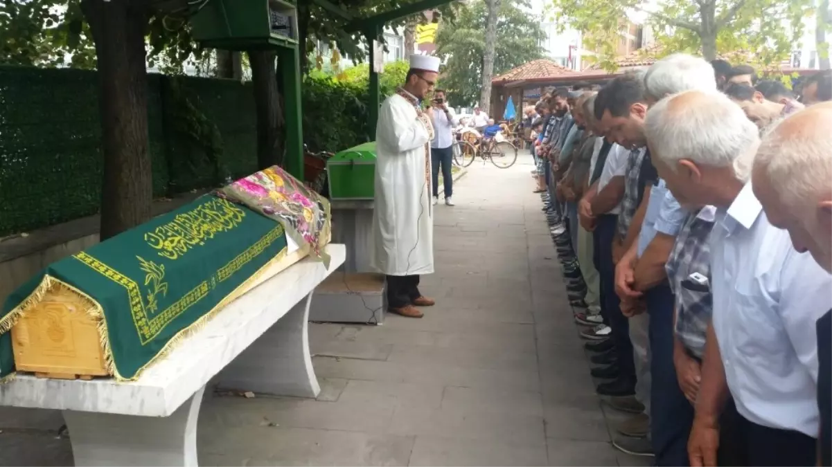 Tren Üzerinde Özçekim Yaparken Akımına Kapılan Genç Hayatını Kaybetti