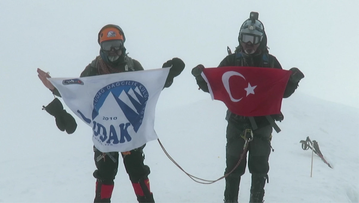 Türk Dağcılar İsviçre\'nin Zirvesine Tırmandı