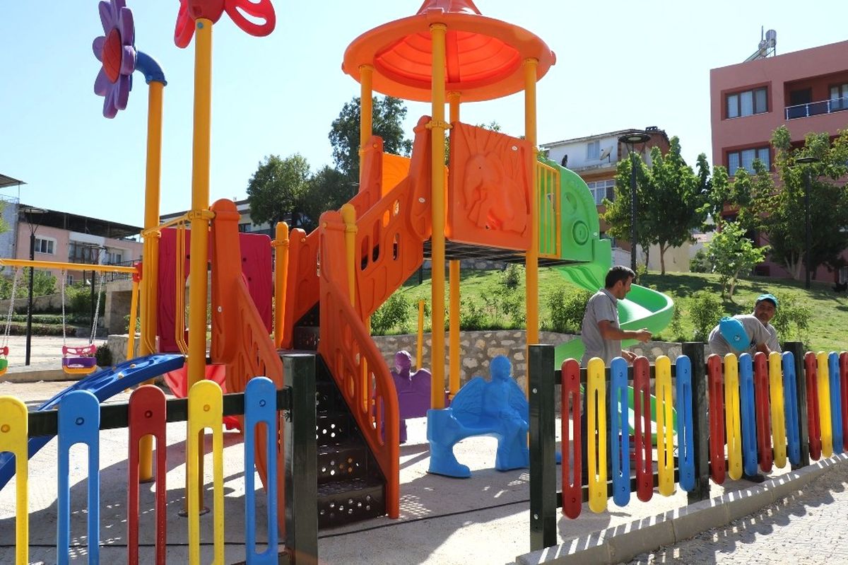 Yunusemre\'den Çocuklara Bayram Hediyesi