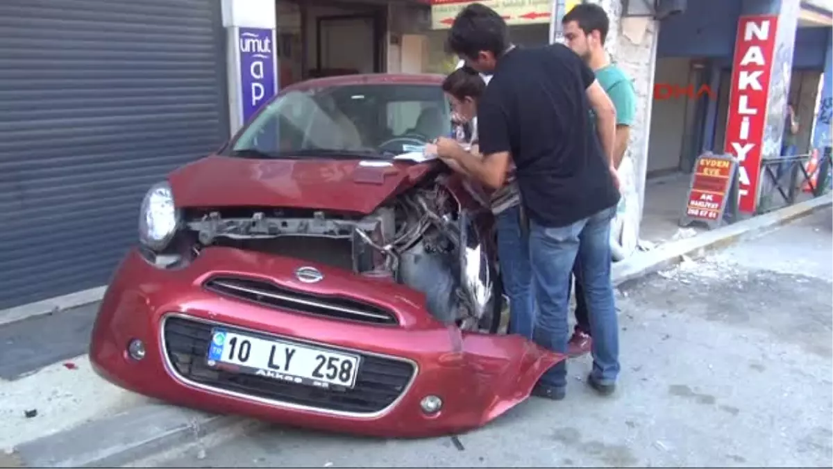 Zonguldak Freni Boşalan Kamyon Park Halindeki Otomobile Çarptı