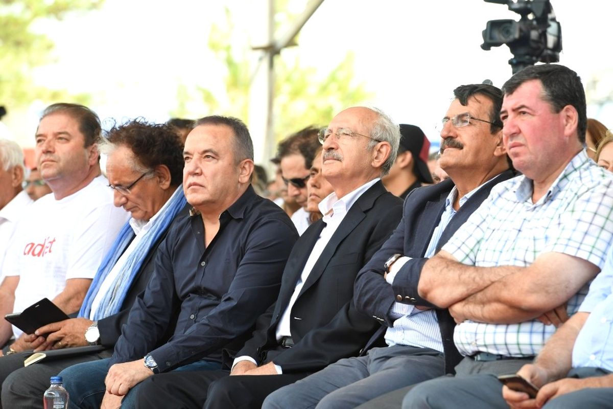 Böcek Çanakkale\'deki Adalet Kurultayı\'na Katıldı