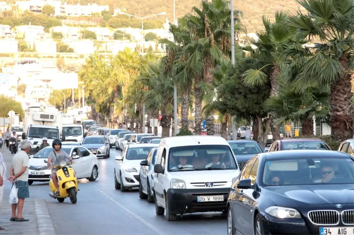 Bodrum\'a 3 Günde 531 Uçak İndi, Trafik Durma Noktasına Geldi