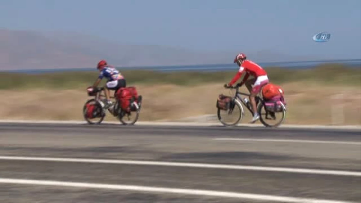 İranlı Bisikletçilerin 40 Günlük Turu Başladı
