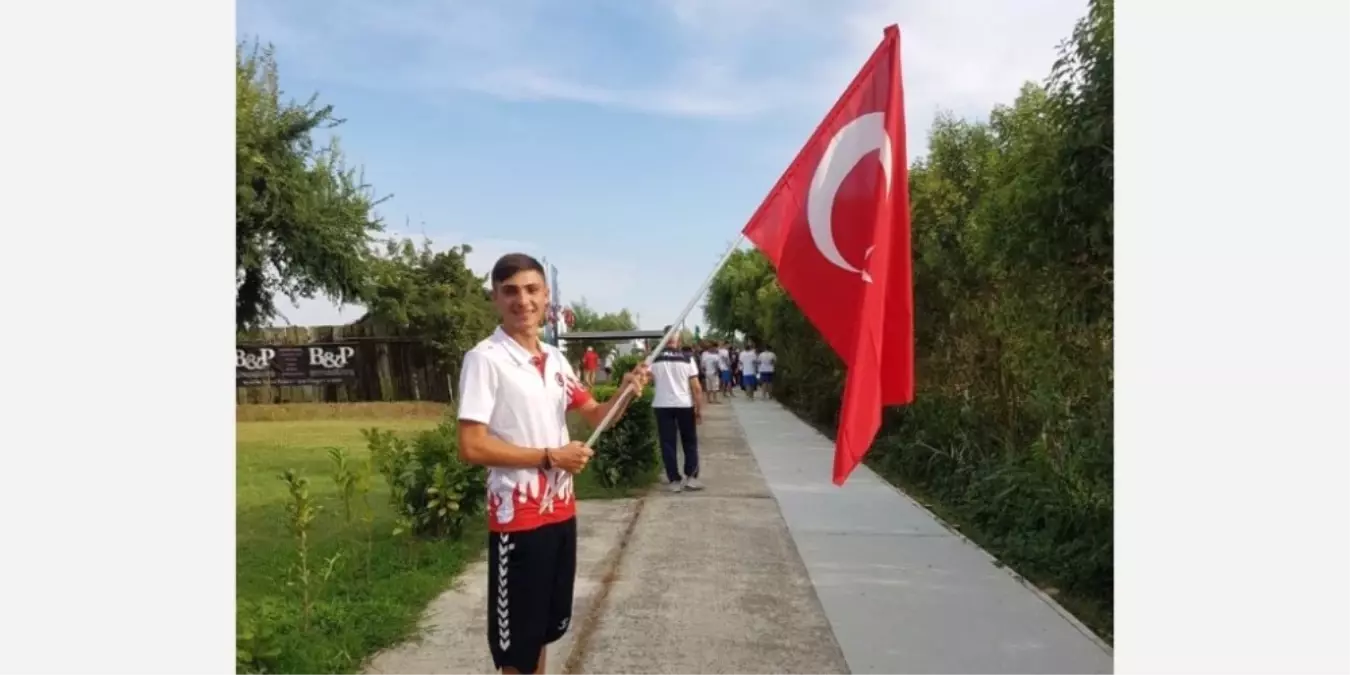 Kağıtsporlu Murat İtalya\'da Üçüncü Oldu