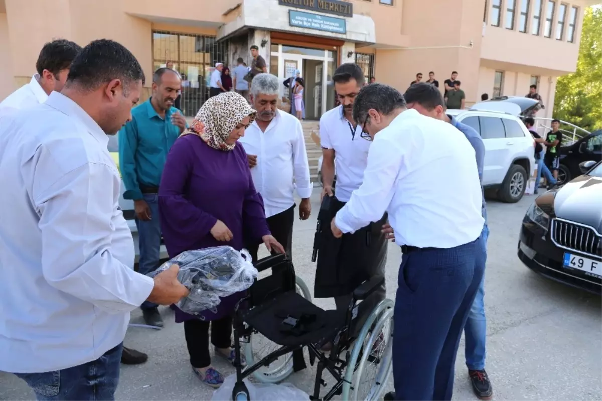 Kaymakam Çetin\'den Engelli Vatandaşa Tekerlekli Sandalye