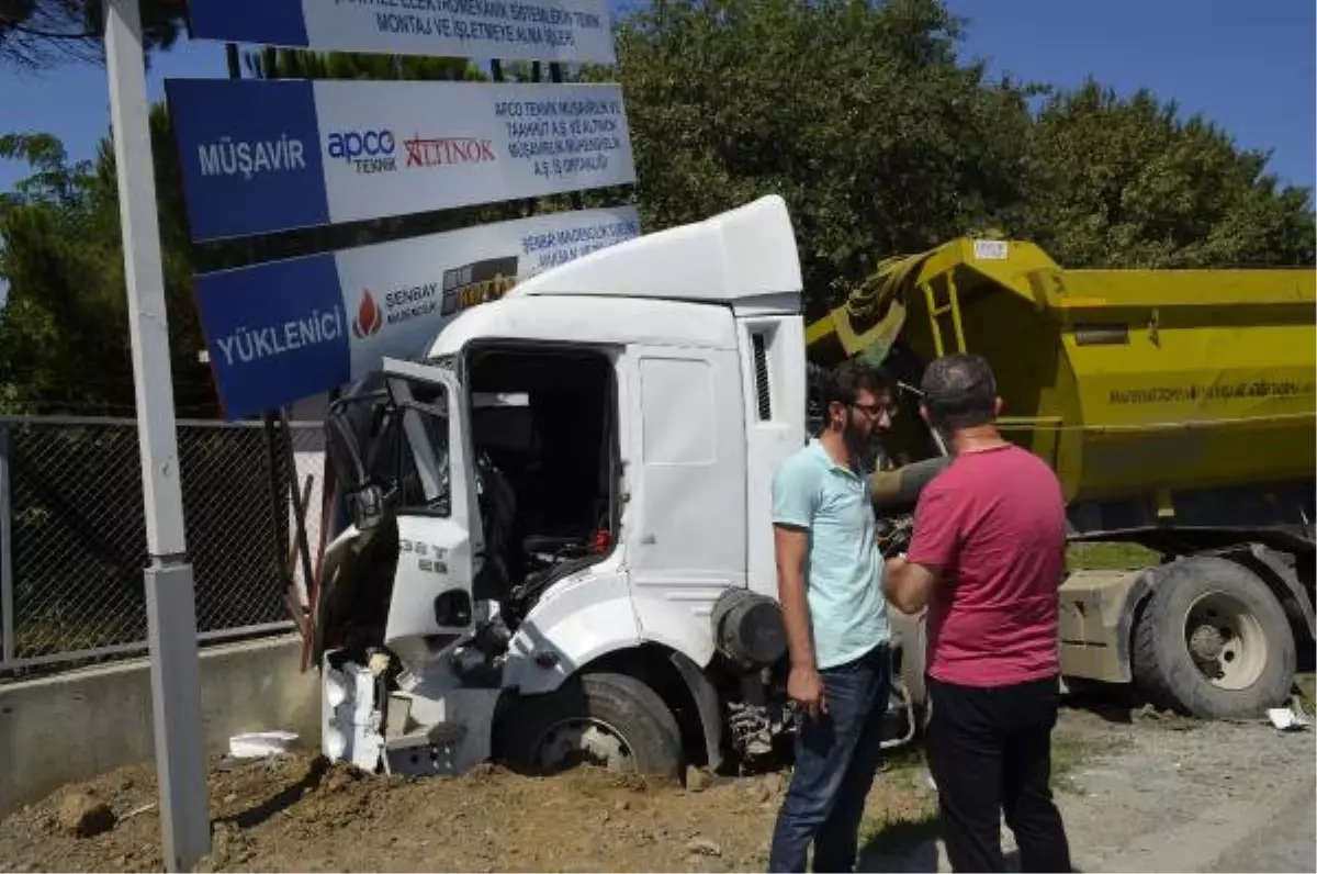 Kemerburgaz Hasdal Yolunda Zincirleme Kaza: 2 Yaralı