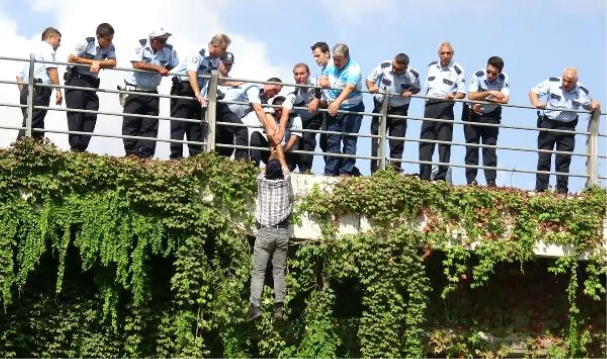 Köprüden Atladı, Hava Yastığına Düştü