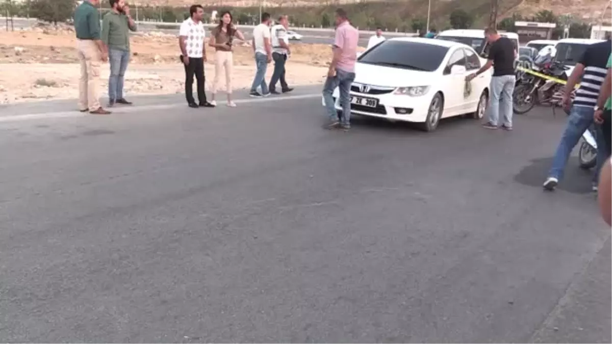 Otomobilden Polise Ateş Açıldı