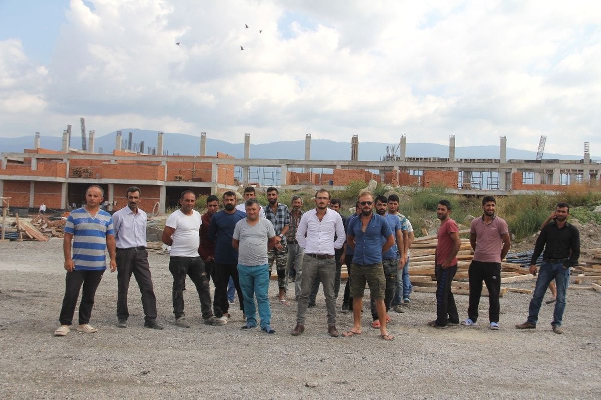 Paralarını Alamadıklarını İddia Eden İşçiler Ateş Yakarak Eylem Yaptı