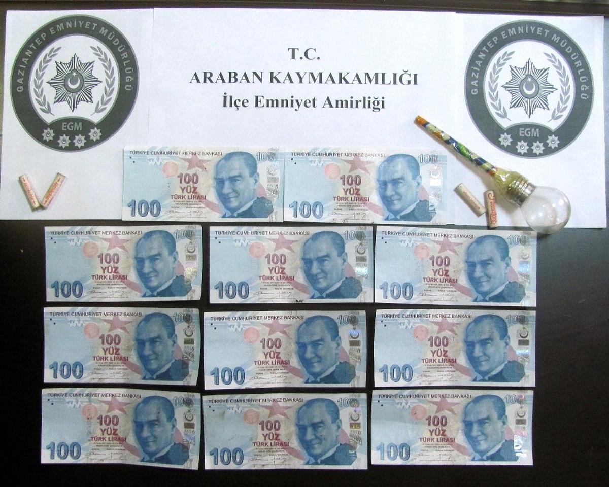 Paspasın Altında Sahte Para, Farda İse Uyuşturucu Aparatı Ele Geçirildi