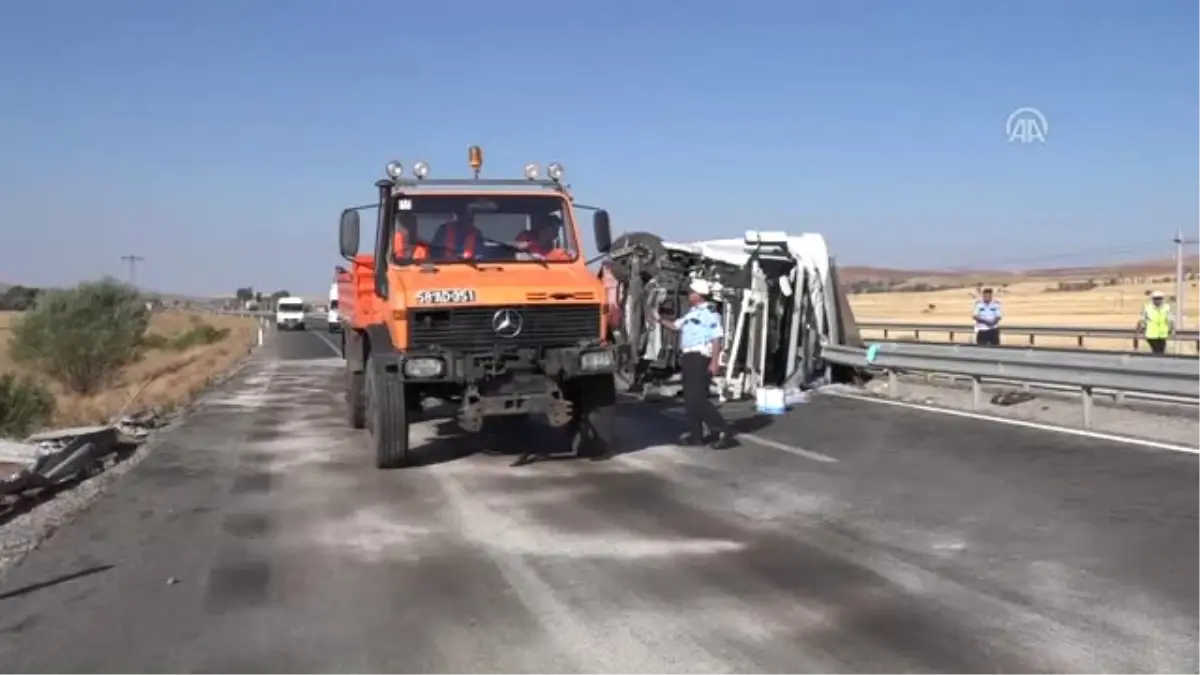 Şarkışla\'da Trafik Kazaları: 3 Yaralı