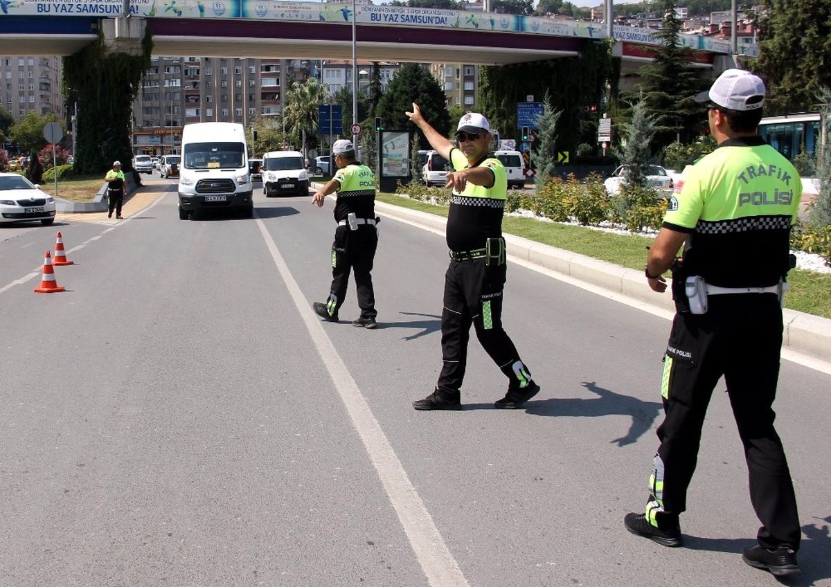 Sivil Polis Yolcu Gibi Dolmuşa Binip Sürücüleri Denetledi