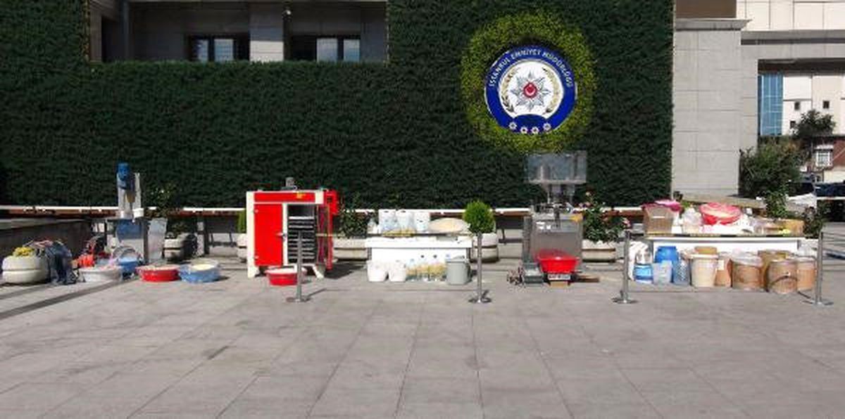 Uyuşturucu Hap İmalathanesine, Üretime Başladıkları Anda Polis Operasyon Düzenledi