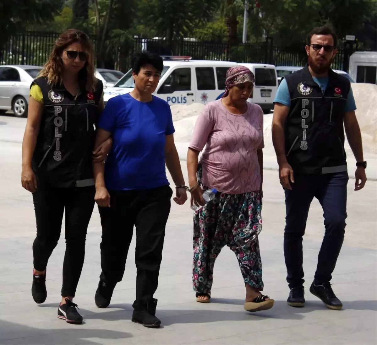 Antalya\'da Yakalanan Uyuşturucu Kuryesi Şok Etti