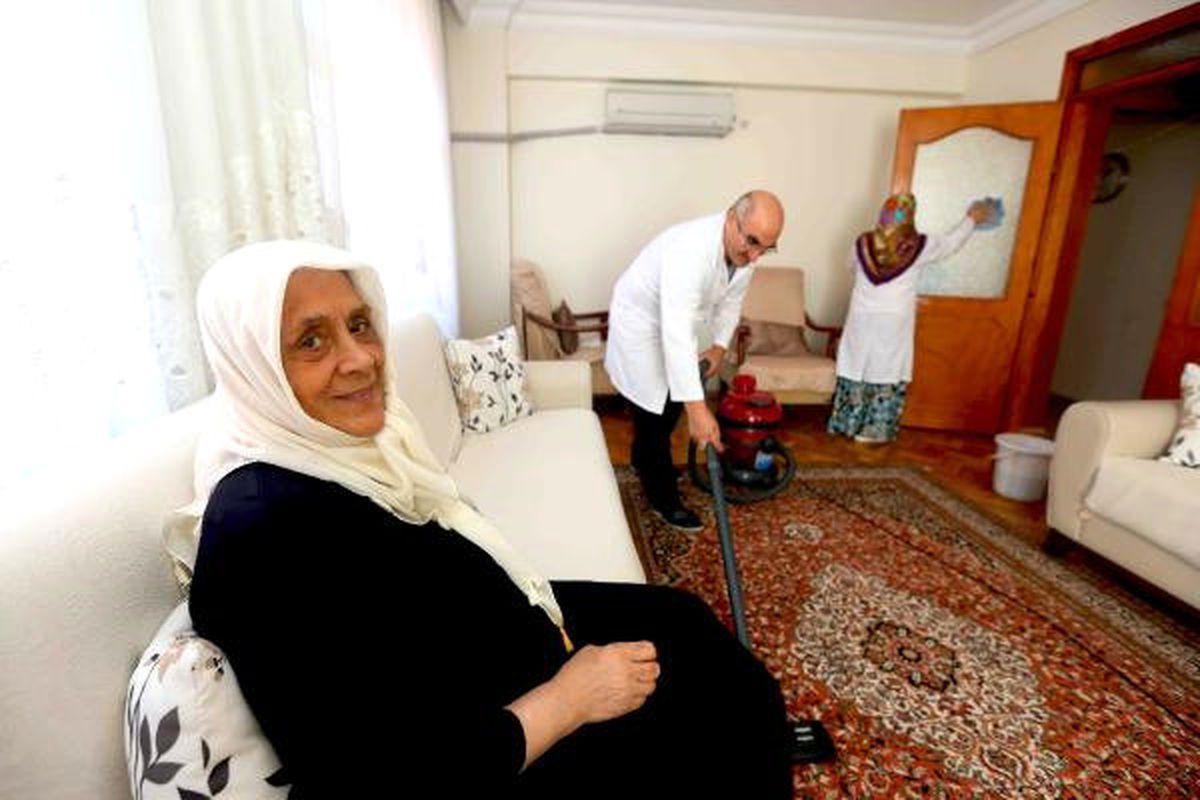 Bağcılar\'da Yaşlı ve Engellilerin Evleri Temizlendi