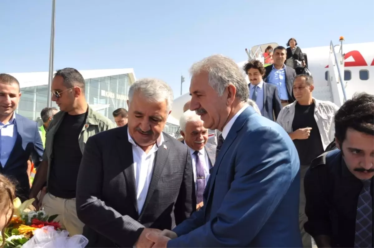 Bakan Arslan, Memleketi Kars\'ta Coşkuyla Karşılandı