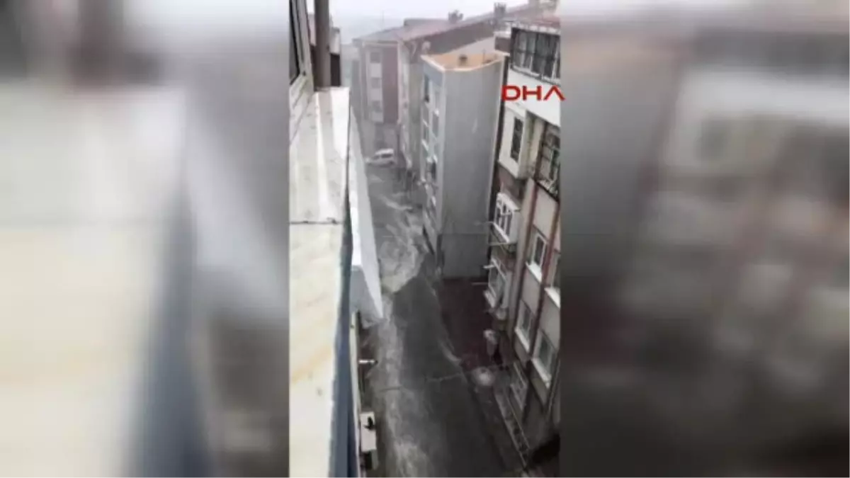 Beyoğlu\'nda Sokaklar Irmağa Döndü