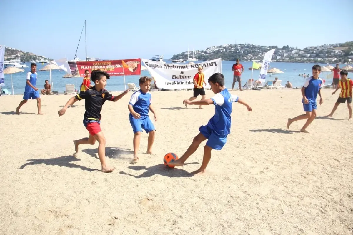 Bodrum\'da Plaj Futbolu