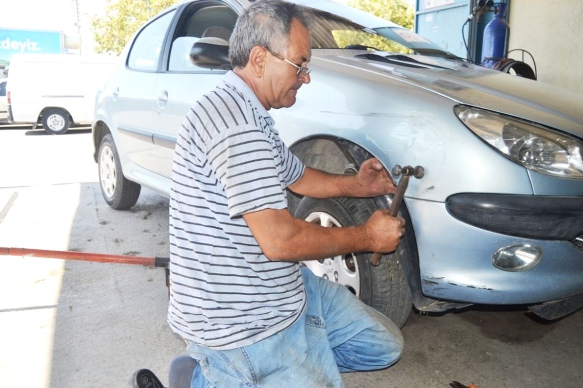 Burhaniye\'de 46 Yıllık Kaportacı