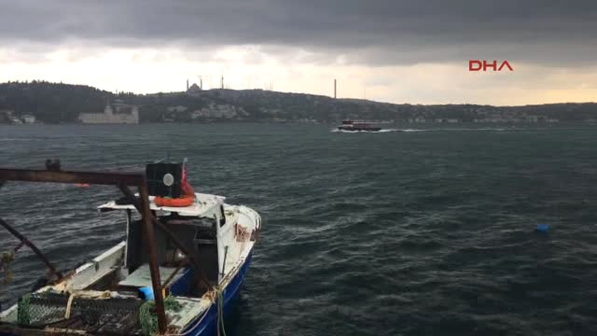 Dha İstanbul - İstanbul Boğazı\'nda Yağış Etkili Oluyor
