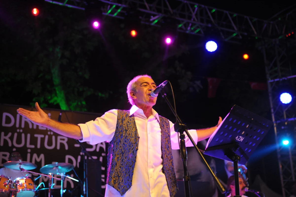 Dikili Festivali Edip Akbayram\'ın Muhteşem Konseriyle Başladı