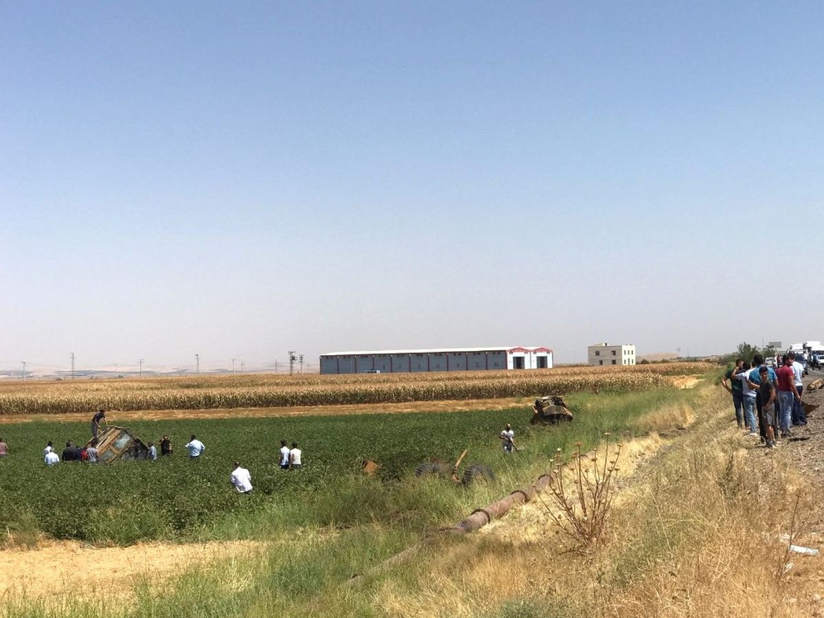 Diyarbakır\'da Askeri Aracın Geçişinde Patlama: Yaralılar Var