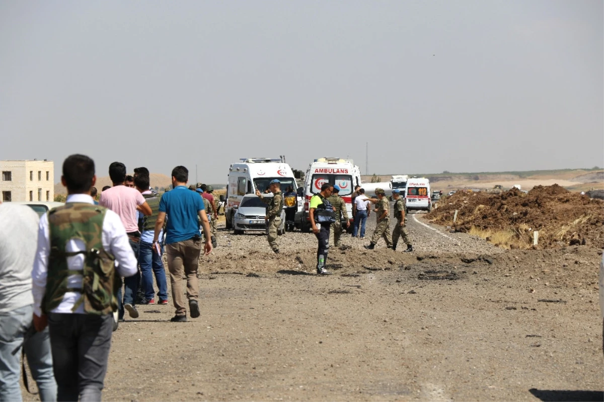 Diyarbakır\'da Askeri Aracın Geçişinde Patlama: 2 Şehit