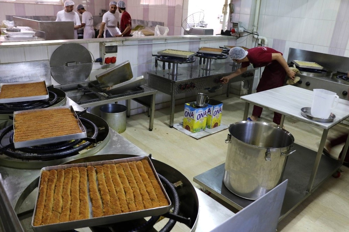Diyarbakır\'da Bayram İçin 30 Tondan Fazla Tatlı Üretilecek