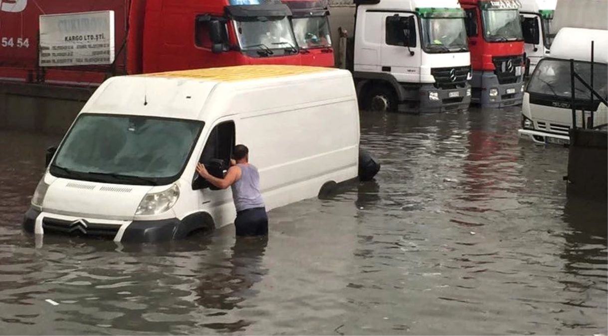 Ev ve İş Yerleri Su Altında Kaldı