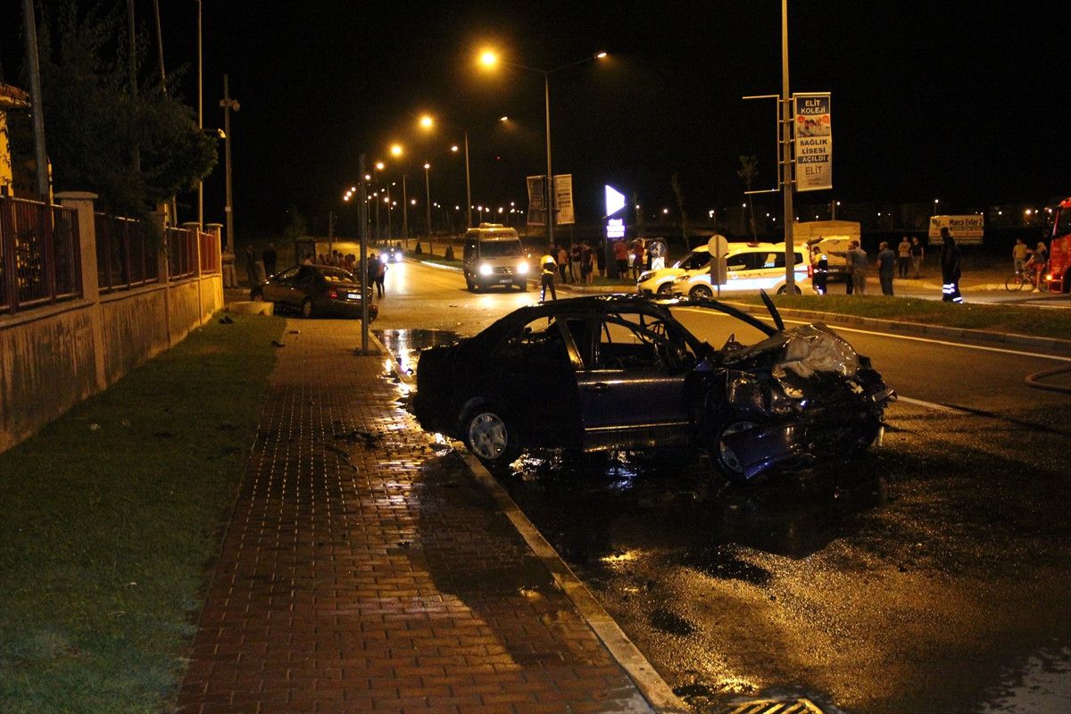 Güncelleme - Erzincan\'da Trafik Kazası: 1 Ölü, 5 Yaralı