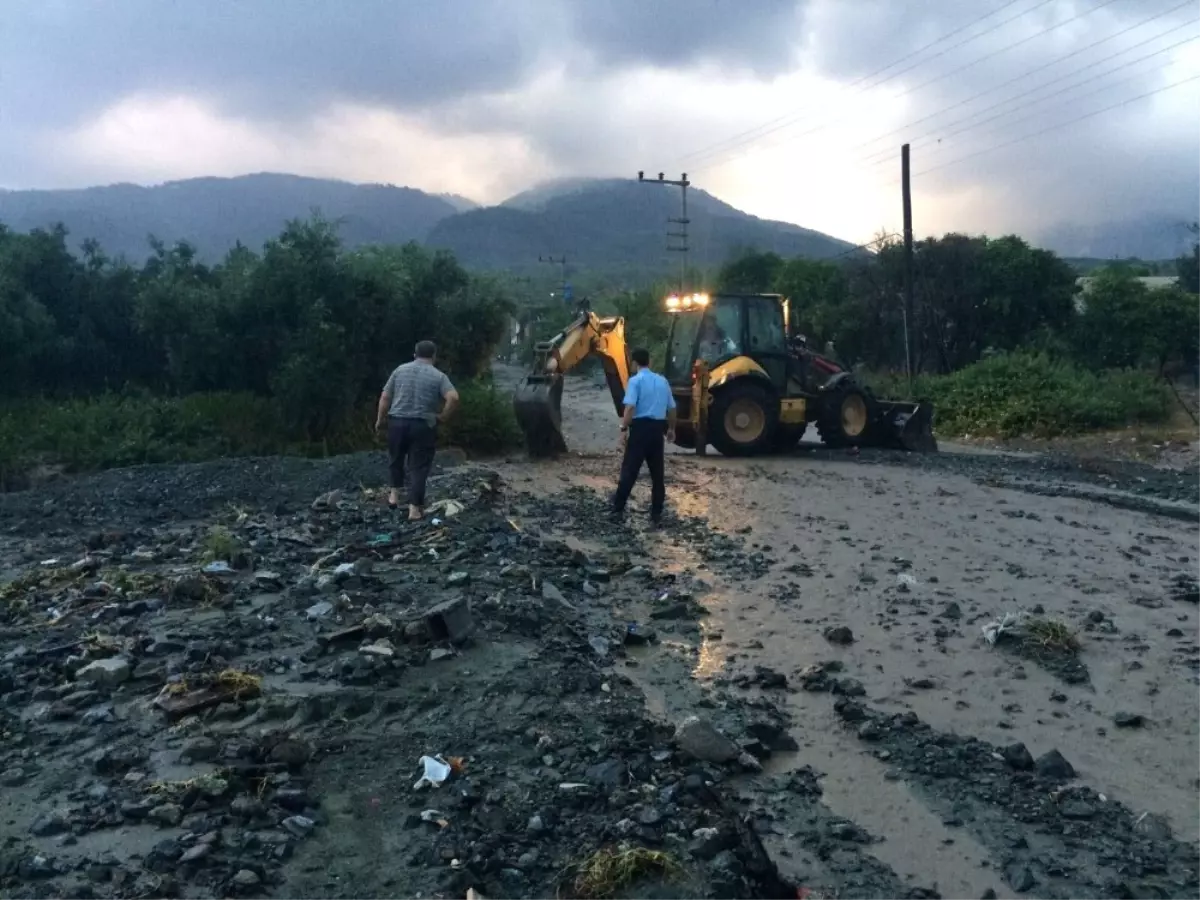 Hatay\'da Sağanak Yağış Etkili Oldu