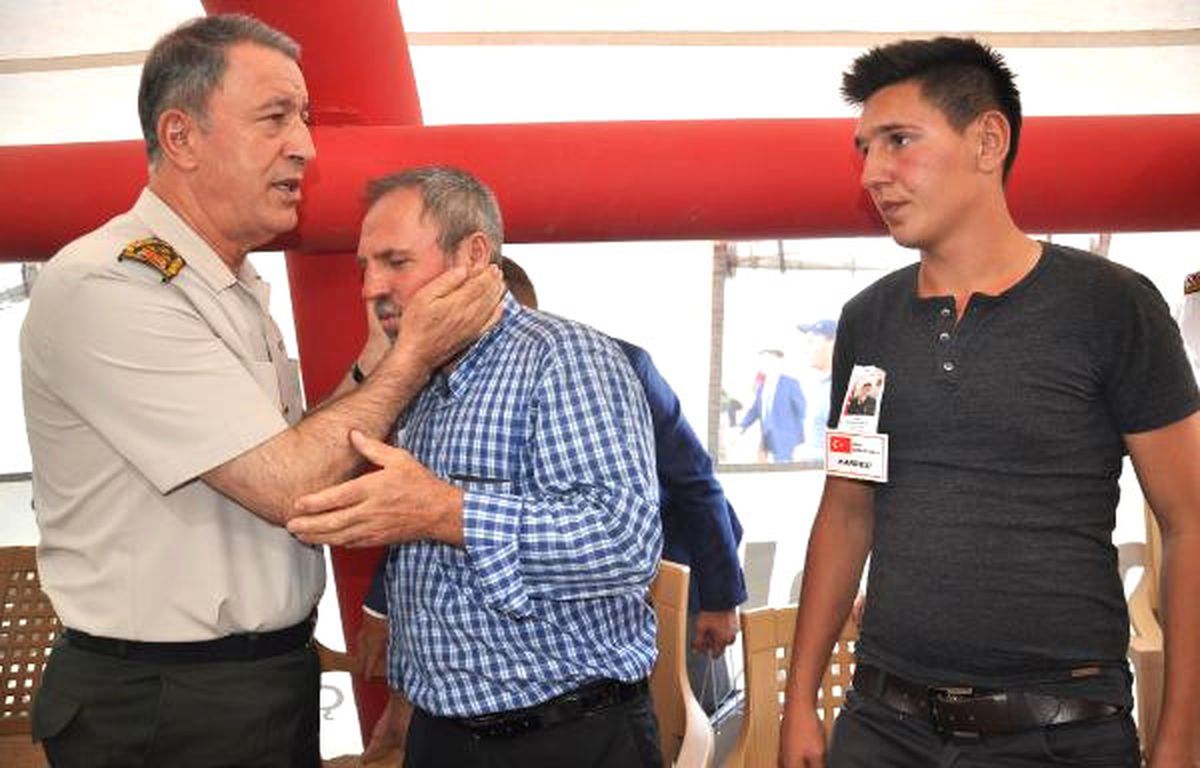 Hulusi Akar\'dan Şehit Ailesine Ziyaret