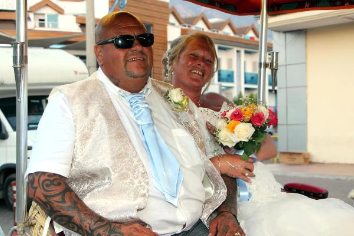 İngiliz Çift, Davullu Zurnalı Düğünle Evlendi